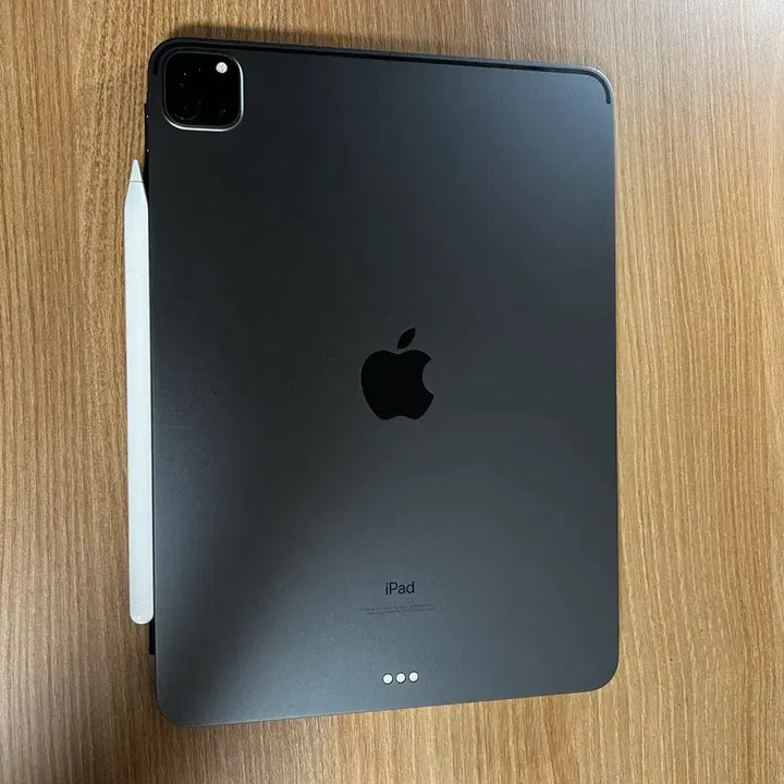 [BUNJANG] Apple iPad Pro 11-inch 2nd Gen 128GB Wi-Fi Bundle Set with Magic Keyboard, Apple Pencil 2nd Gen, and Smart Folio / 아이패드프로11 2세대 128GB 매직키보드 펜슬2 풀세트