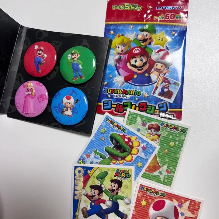 [BUNJANG] Super Mario Movie Cinema Exclusive Pin Badge &amp; Sticker Pack / 시네마 슈퍼마리오 영화 핀뱃지 버튼배지 &amp; 마리오 스티커 1팩