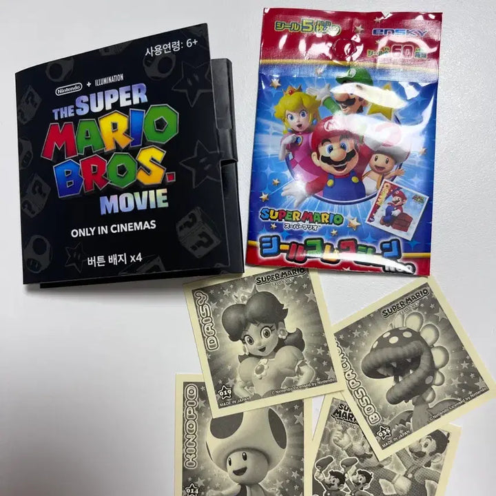 [BUNJANG] Super Mario Movie Cinema Exclusive Pin Badge &amp; Sticker Pack / 시네마 슈퍼마리오 영화 핀뱃지 버튼배지 &amp; 마리오 스티커 1팩