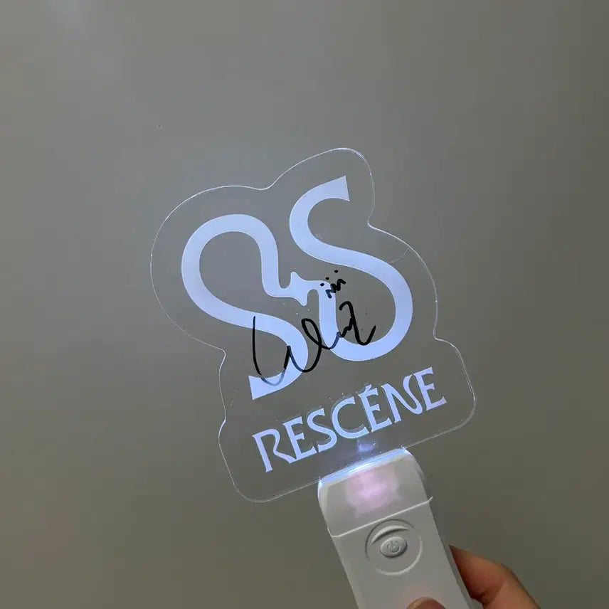 [BUNJANG] LIFUL Lightstick + Wonyoung Autograph / 리센느 응원봉 + 원이 친필 싸인