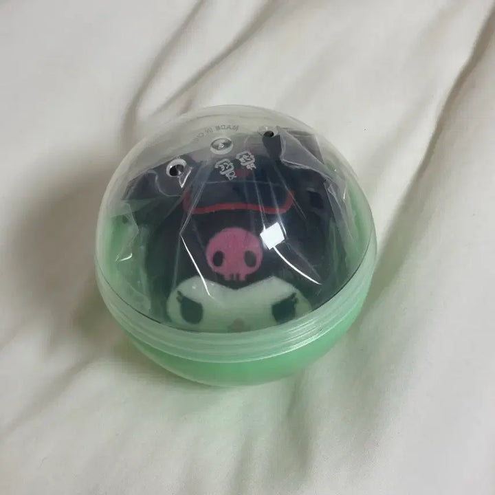 [SOLD OUT] 산리오 캐릭터즈 봉제인형 뱃지 가챠 신상(쿠로미)