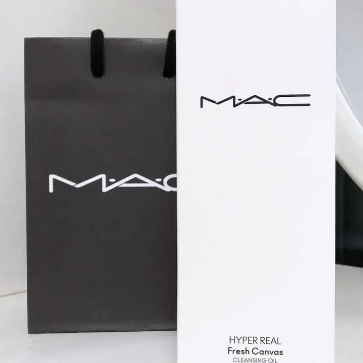 [BUNJANG] MAC Hyper Real Fresh Canvas Cleansing Oil 200ml / [백화점 새상품] 맥 하이퍼 리얼 프레쉬 캔버스 클렌징 오일 200ml