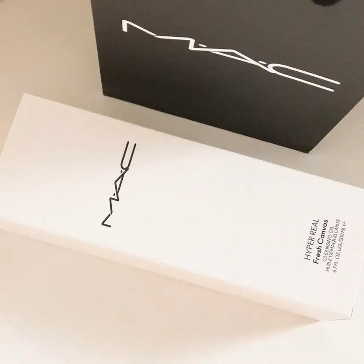 [BUNJANG] MAC Hyper Real Fresh Canvas Cleansing Oil 200ml / [백화점 새상품] 맥 하이퍼 리얼 프레쉬 캔버스 클렌징 오일 200ml
