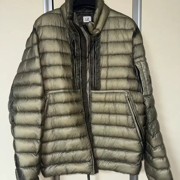 [SOLD OUT] Cp컴퍼니 dd쉘 경량패딩