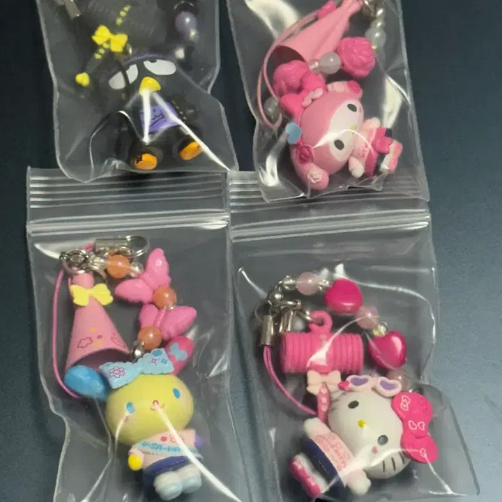 [BUNJANG] Sanrio Kirameki Gakuen Series Strap Bundle (Kitty, Usahana, Marroncream, Batz) / 산리오 키라메키 학원 시리즈 스트랩 일괄 [키티.우사하나.마멜.바츠]