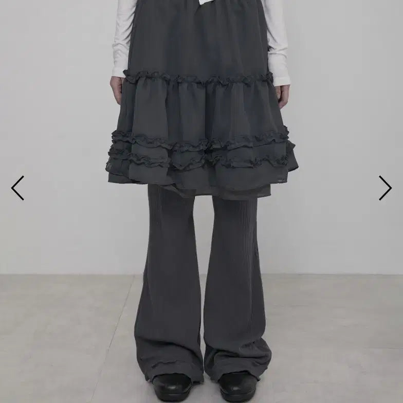 [BUNJANG] Flareup 3-Tier Frill Skirt Pants Charcoal / Flareup 플레어업 3단 프릴 스커트 팬츠 (차콜)