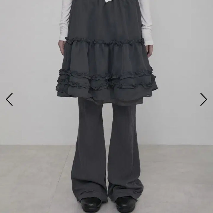 [BUNJANG] Flareup 3-Tier Frill Skirt Pants Charcoal / Flareup 플레어업 3단 프릴 스커트 팬츠 (차콜)