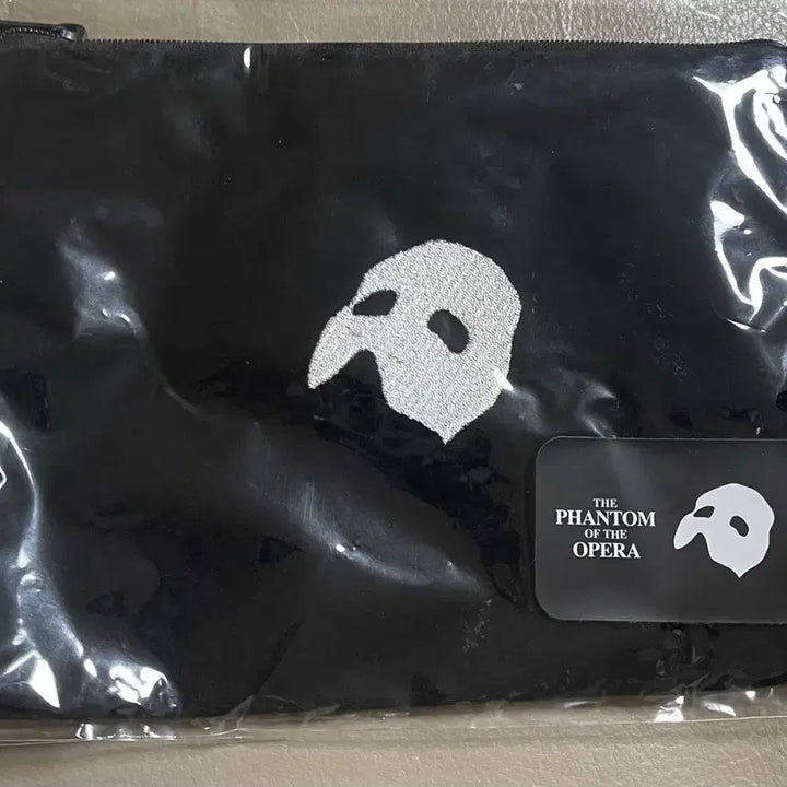 [BUNJANG] The Phantom of the Opera Velvet Embroidered Pouch (Sealed) / 뮤지컬 오페라의 유령 벨벳 자수 파우치 미개봉 새제품
