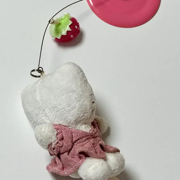 [BUNJANG] Vintage Strawberry Kitty Dangling Plush Air Freshener / 고전 딸기 키티 달랑이 인형