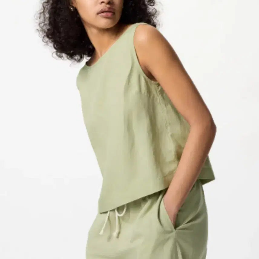 [BUNJANG] Uniqlo Linen Blend Sleeveless Blouse Olive XL / 유니클로 리넨 블렌드 나시 블라우스 올리브 XL 판매합니다.
