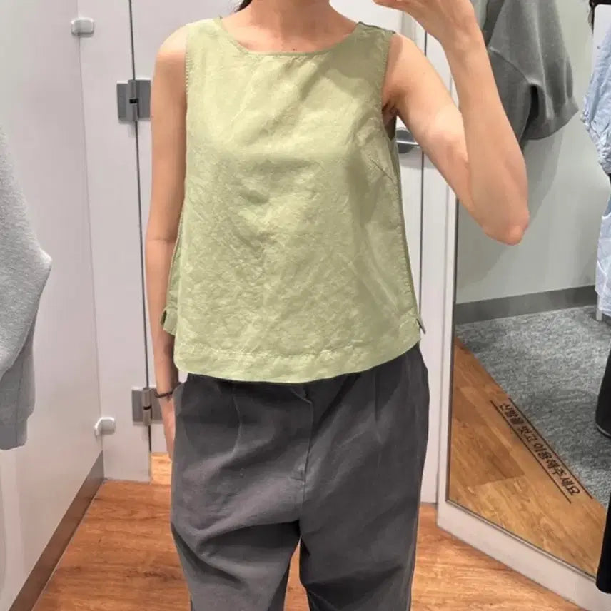 [BUNJANG] Uniqlo Linen Blend Sleeveless Blouse Olive XL / 유니클로 리넨 블렌드 나시 블라우스 올리브 XL 판매합니다.