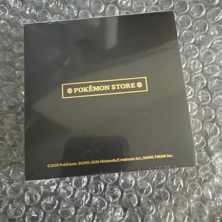 [BUNJANG] Pokemon Store Online April Badge (Sealed) / 포켓몬 스토어 온라인 4월 뱃지 (미개봉)
