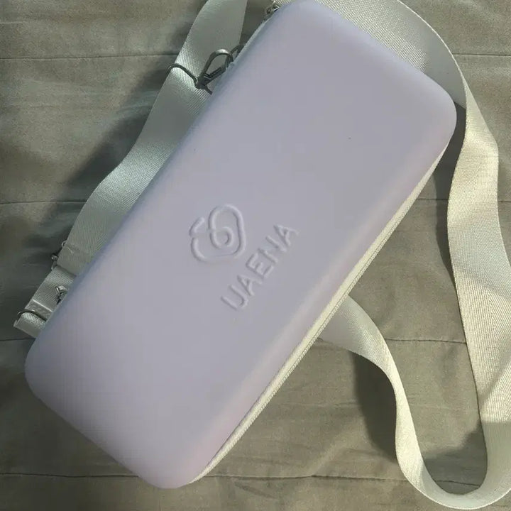 [BUNJANG] IU "IKE" Version 3 Lightstick, "Golden Hour" Concert MD Pouch, and Armband / 아이유 아이크3&amp;완장&amp;골든아워 파우치