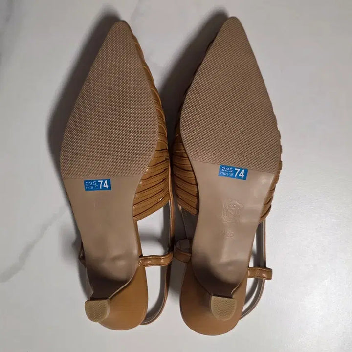 [SOLD OUT] 여성 펀칭 구두 카멜 225