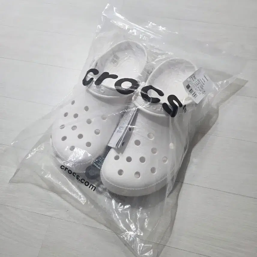 [BUNJANG] Crocs Classic Clog White M8/W10 (US Mens 8 / US Womens 10) / 새상품) 크록스 클래식 클로그 화이트 260(m8/w10)