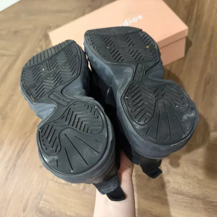 [BUNJANG] Acne Studios Manhattan Sneakers (Size 37) / 아크네스튜디오 맨하탄 37