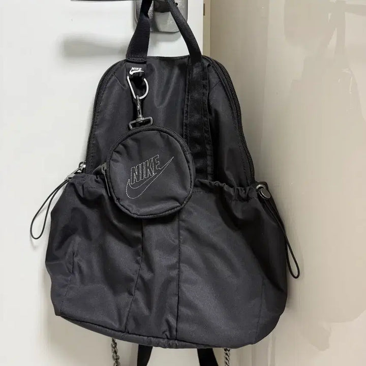 [BUNJANG] Nike Futura Luxe Mini Backpack CW9335-010 / 나이키 퓨추라 럭스 미니 백팩 CW9335-010