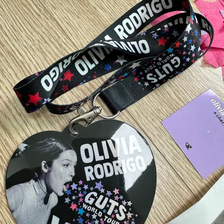 [BUNJANG] Olivia Rodrigo GUTS World Tour VIP Merchandise Set with Bracelet / Olivia rodrigo guts 월드투어 vip 굿즈 세트 + 팔찌