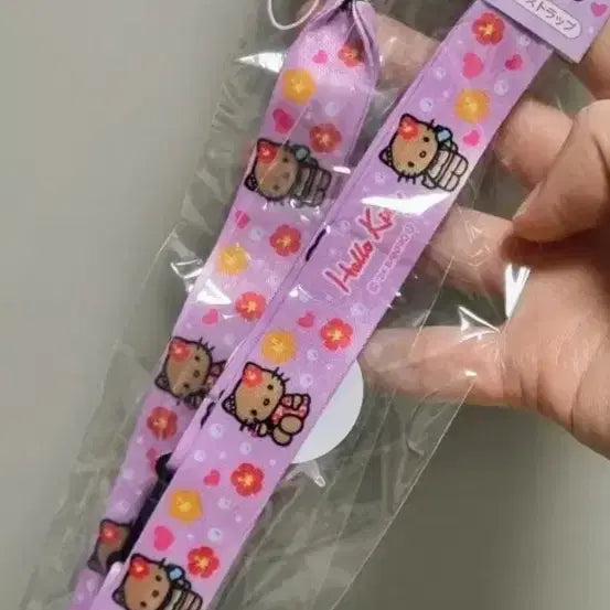 [BUNJANG] Sanrio Hello Kitty Go Go Girl Series Tanning Kitty Neck Strap / 산리오 헬로키티 키티 고고걸 시리즈 넥스트랩 태닝키티