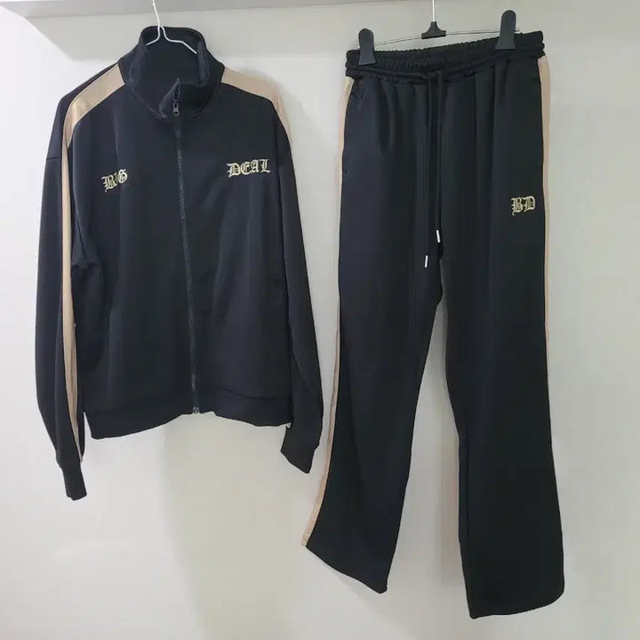 [BUNJANG] Webtoon "Lookism" Big Deal Set-Up Tracksuit (Size M) / 웹툰 외모지상주의 빅딜 셋업 판매합니담