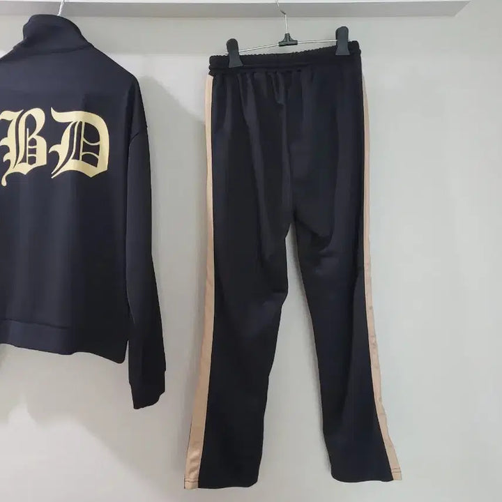 [BUNJANG] Webtoon "Lookism" Big Deal Set-Up Tracksuit (Size M) / 웹툰 외모지상주의 빅딜 셋업 판매합니담