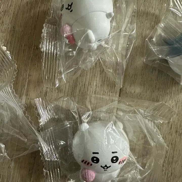 [BUNJANG] Cheekawa &amp; Hachiware Random Figure / 먼작귀캔디랜덤피규어