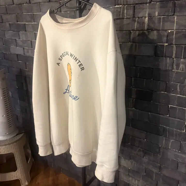 [BUNJANG] Kakao Friends Ryan Sweatshirt Ivory XXL / [중고/XXL]카카오 라이언맨투맨 (아이보리)