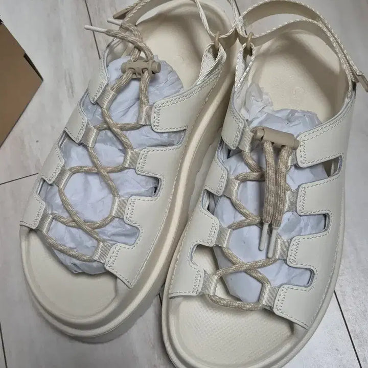 [BUNJANG] UGG Golden Glow Stopper Sandals Jasmine (240) / (새상품)UGG 어그 골든글로우 스토퍼 샌들 자스민 240