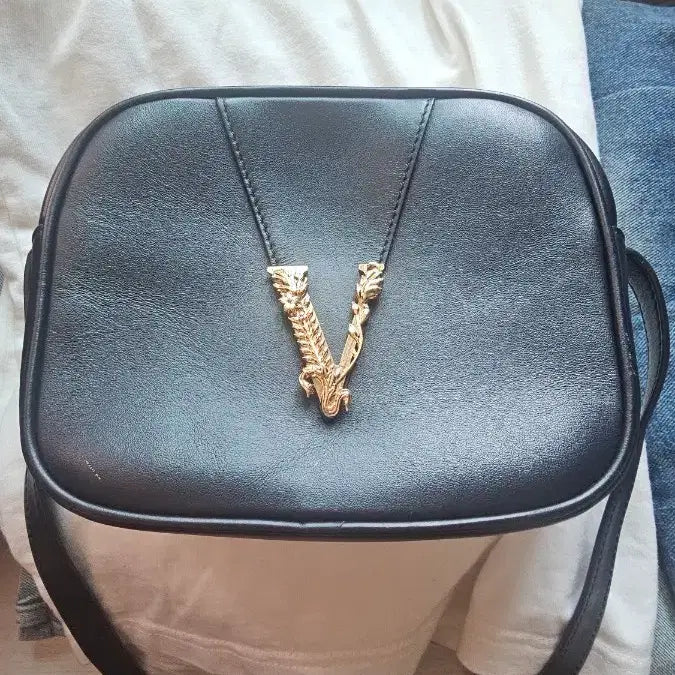 [BUNJANG] Versace Gold Medusa Logo Shoulder Bag Black / 베르사체 금장 로고 숄더백 블랙