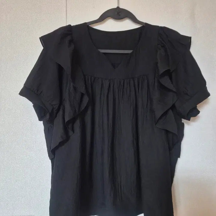 [SOLD OUT] (새상품)프릴 블라우스 블랙