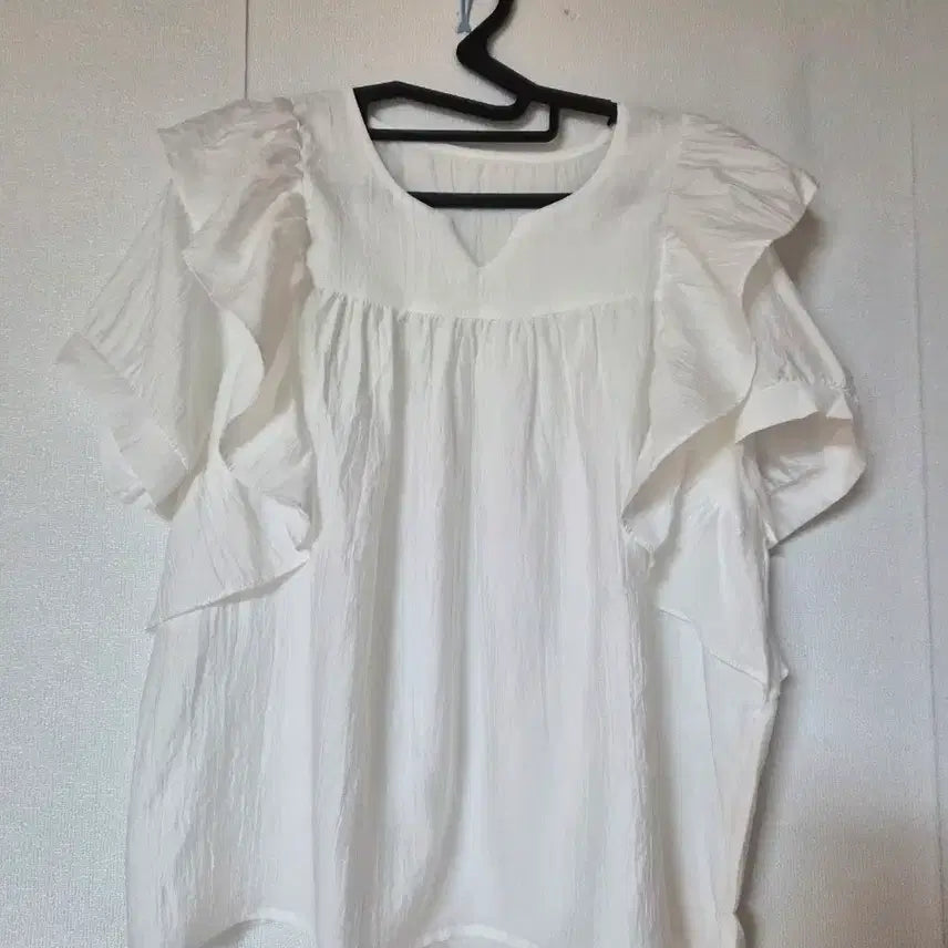 [SOLD OUT] (새상품)프릴 반팔 블라우스 화이트
