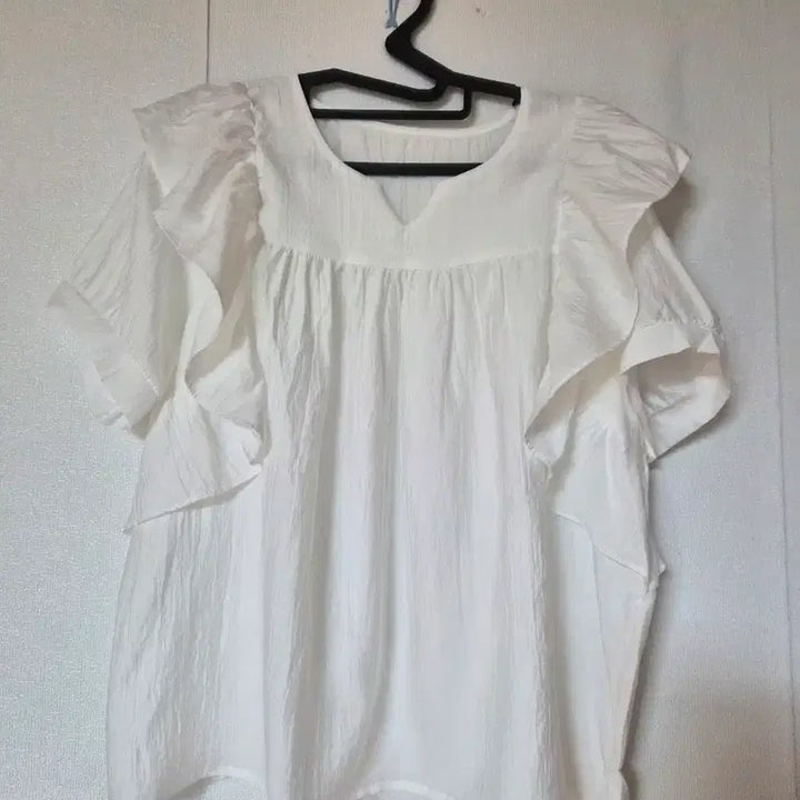 [SOLD OUT] (새상품)프릴 반팔 블라우스 화이트