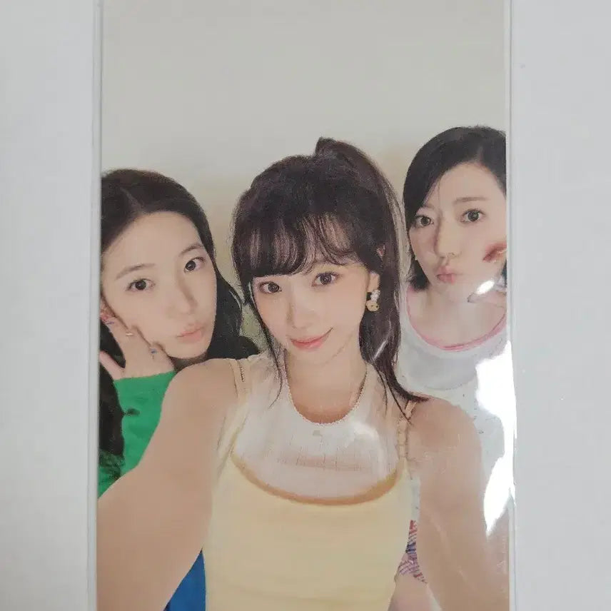 [BUNJANG] LE SSERAFIM Pureflow Merch Jacket Photocard - Chaewon, Sakura, Kazuha / 르세라핌 pureflow 머치 포카 김채원사쿠라카즈하