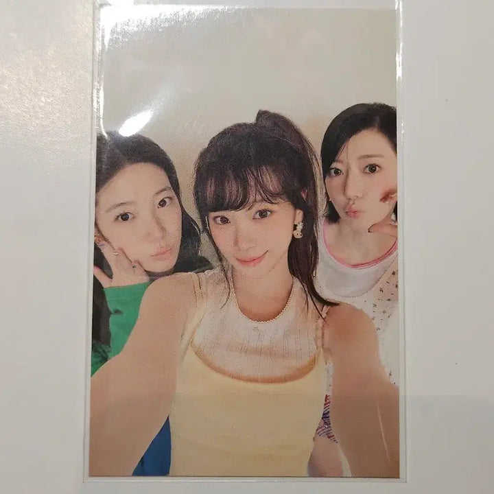 [BUNJANG] LE SSERAFIM Pureflow Merch Jacket Photocard - Chaewon, Sakura, Kazuha / 르세라핌 pureflow 머치 포카 김채원사쿠라카즈하