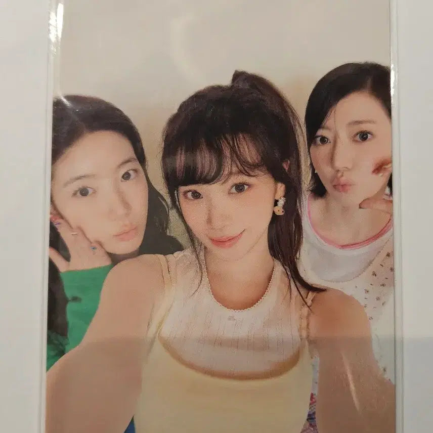 [BUNJANG] LE SSERAFIM Pureflow Merch Jacket Photocard - Chaewon, Sakura, Kazuha / 르세라핌 pureflow 머치 포카 김채원사쿠라카즈하