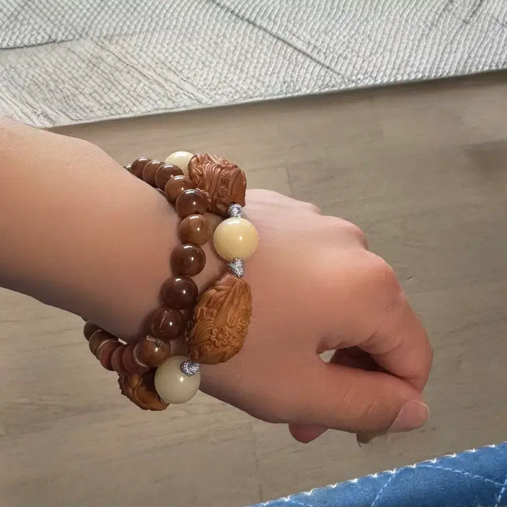 [BUNJANG] Olive Kernel Carved Beads Bracelet / 올리브 핵 씨 조각 작품 4알 (양면)(재물운-)구슬 ,보리근 구슬 팔찌