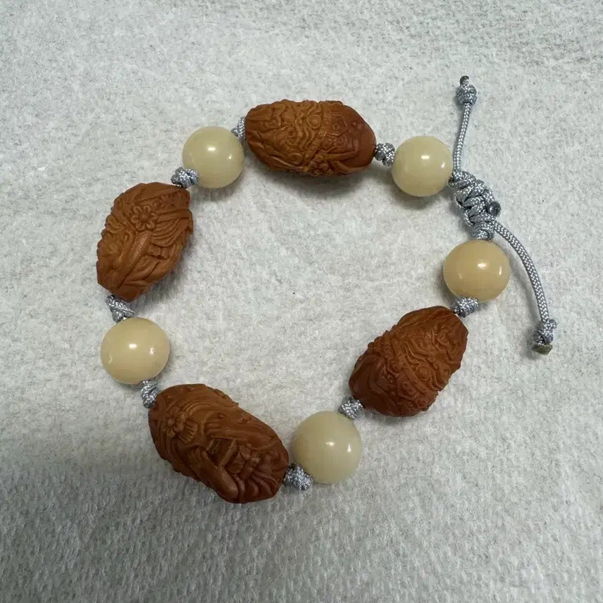 [BUNJANG] Olive Kernel Carved Beads Bracelet / 올리브 핵 씨 조각 작품 4알 (양면)(재물운-)구슬 ,보리근 구슬 팔찌
