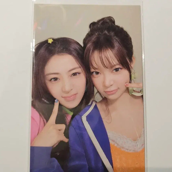 [BUNJANG] Le Sserafim Pureflow Merch Jacket Photocard - Huh Yunjin, Hong Eunchae / 르세라핌 pureflow 머치 포카 허윤진홍은채