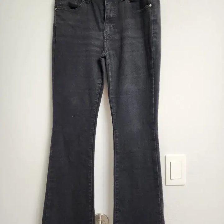 [BUNJANG] Guess Slim Bootcut Black Jeans - Size 28 / 게스 슬림 부츠컷 블랙진 28