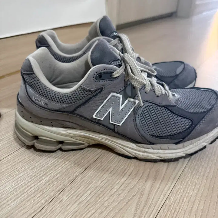[BUNJANG] New Balance 2002R Grey Sneakers / 뉴발란스 2002r 그레이 스니커즈 280