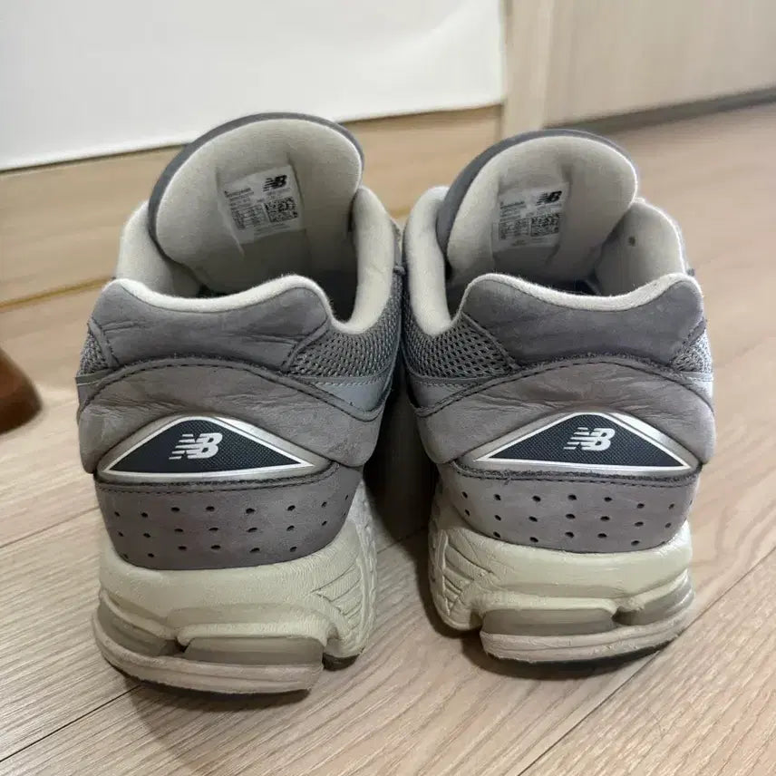 [BUNJANG] New Balance 2002R Grey Sneakers / 뉴발란스 2002r 그레이 스니커즈 280