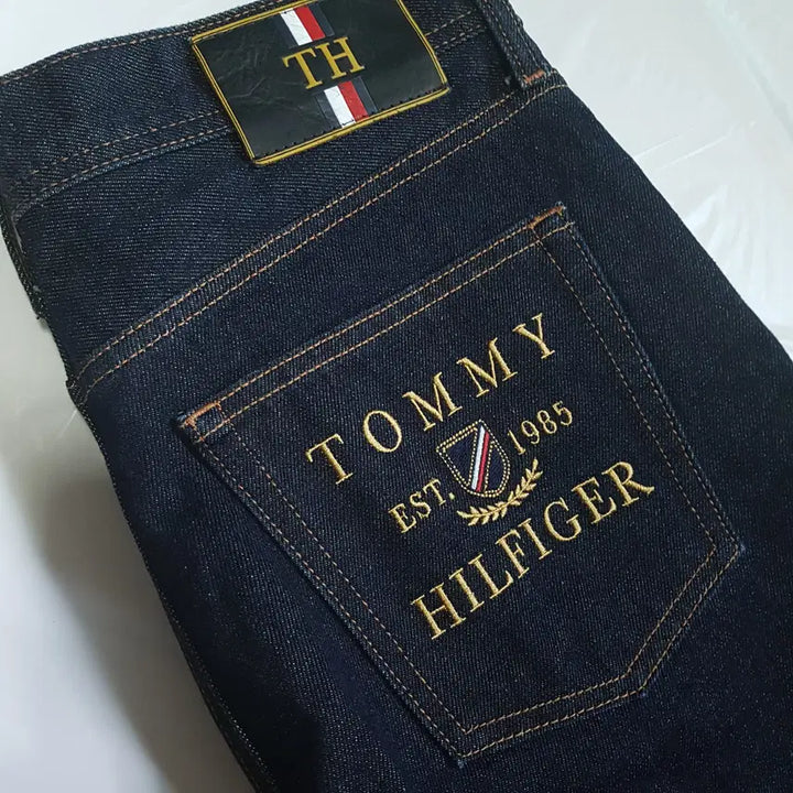 [SOLD OUT] 32 33 /타미힐피거 자수로고 진청데님 / 2영610