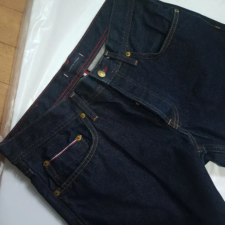 [SOLD OUT] 32 33 /타미힐피거 자수로고 진청데님 / 2영610