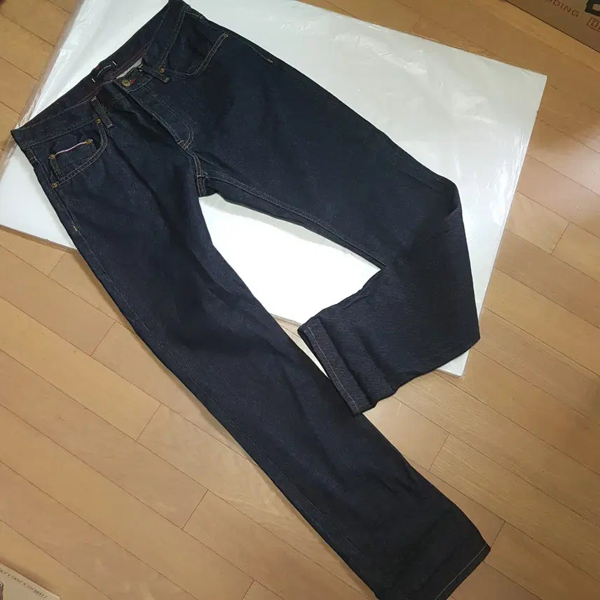 [SOLD OUT] 32 33 /타미힐피거 자수로고 진청데님 / 2영610