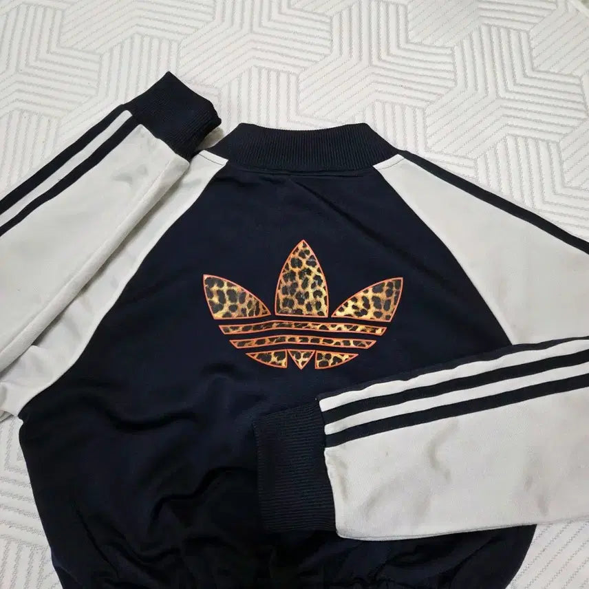 [BUNJANG] Adidas Leopard 3-Stripes Cropped Track Top / 아디다스 레오파드 삼선 트랙탑 크롭