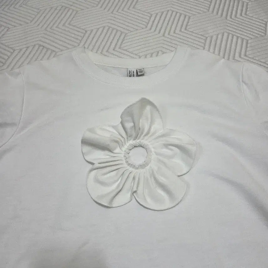 [BUNJANG] And Other Stories White Flower Short Sleeve T-Shirt / 앤아더스토리즈 화이트 플라워 반팔티