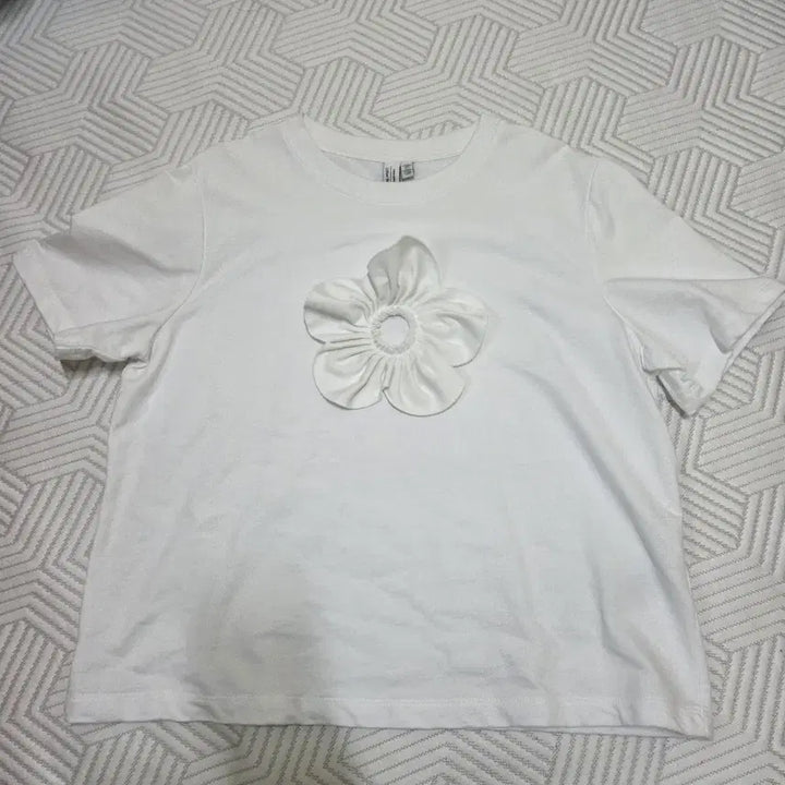 [BUNJANG] And Other Stories White Flower Short Sleeve T-Shirt / 앤아더스토리즈 화이트 플라워 반팔티