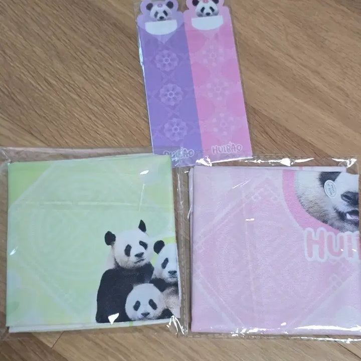 [BUNJANG] Fu Bao Bao Family Lunar New Year Special Edition Handkerchief &amp; Bookmark Set / 푸바오 바오패밀리 설특전 손수건, 책갈피