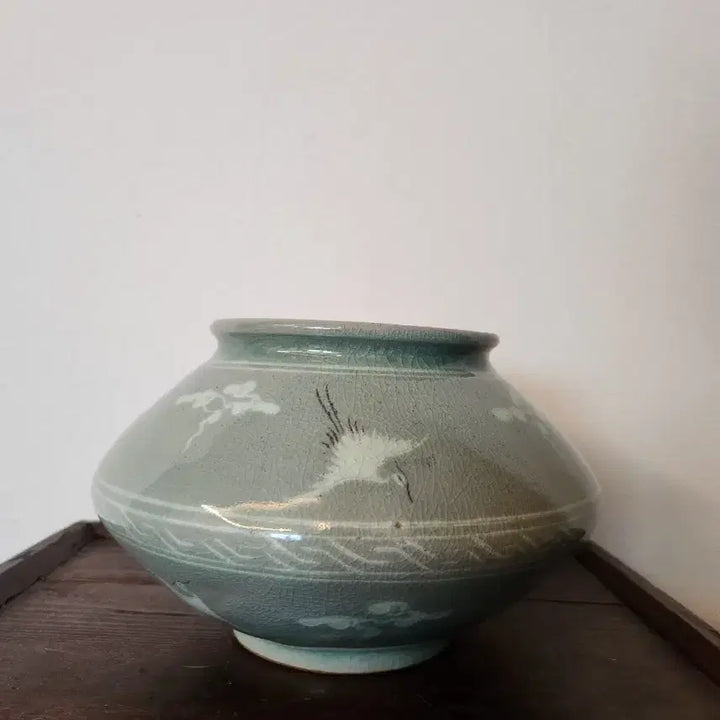 [BUNJANG] Cheongdam Han Chang-mun Celadon Vase with Cloud and Crane Inlay (Rare) / [명품 청자] 청담 한창문 운학문 흑백상감 주판알호 (희귀 기물)