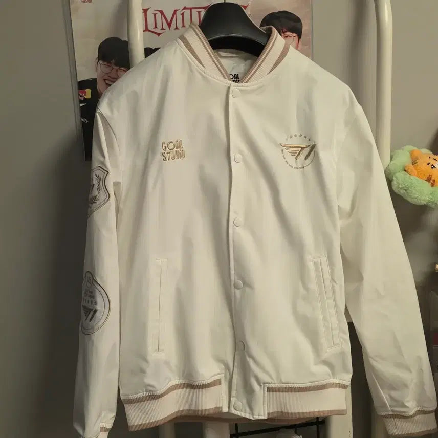[BUNJANG] T1 2025 Worlds Champions Jacket White (S) / T1 티원 2025 월즈 챔피언스 자켓 화이트(S)